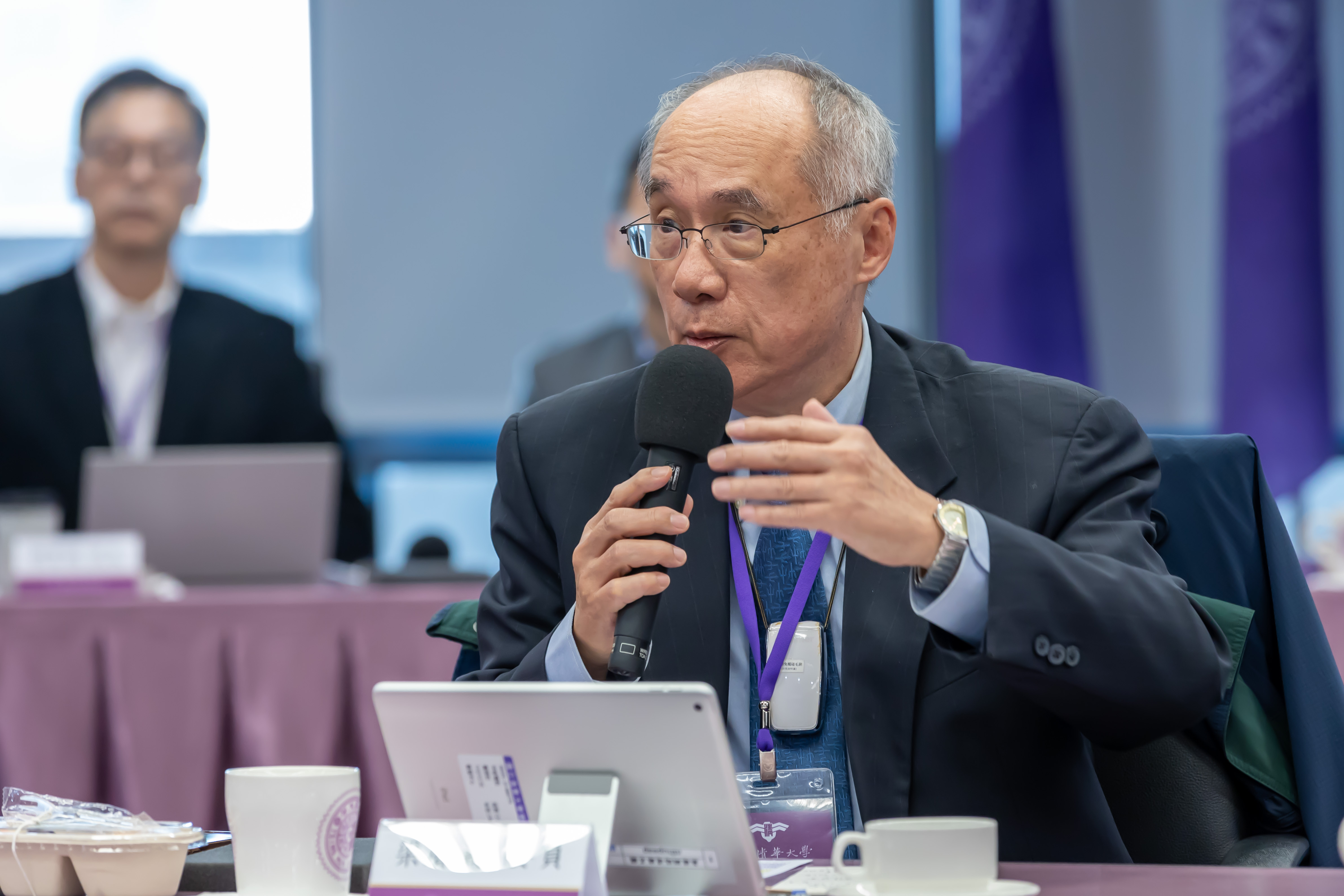 Kung-Yee Liang (梁賡義) addressing the Committee.