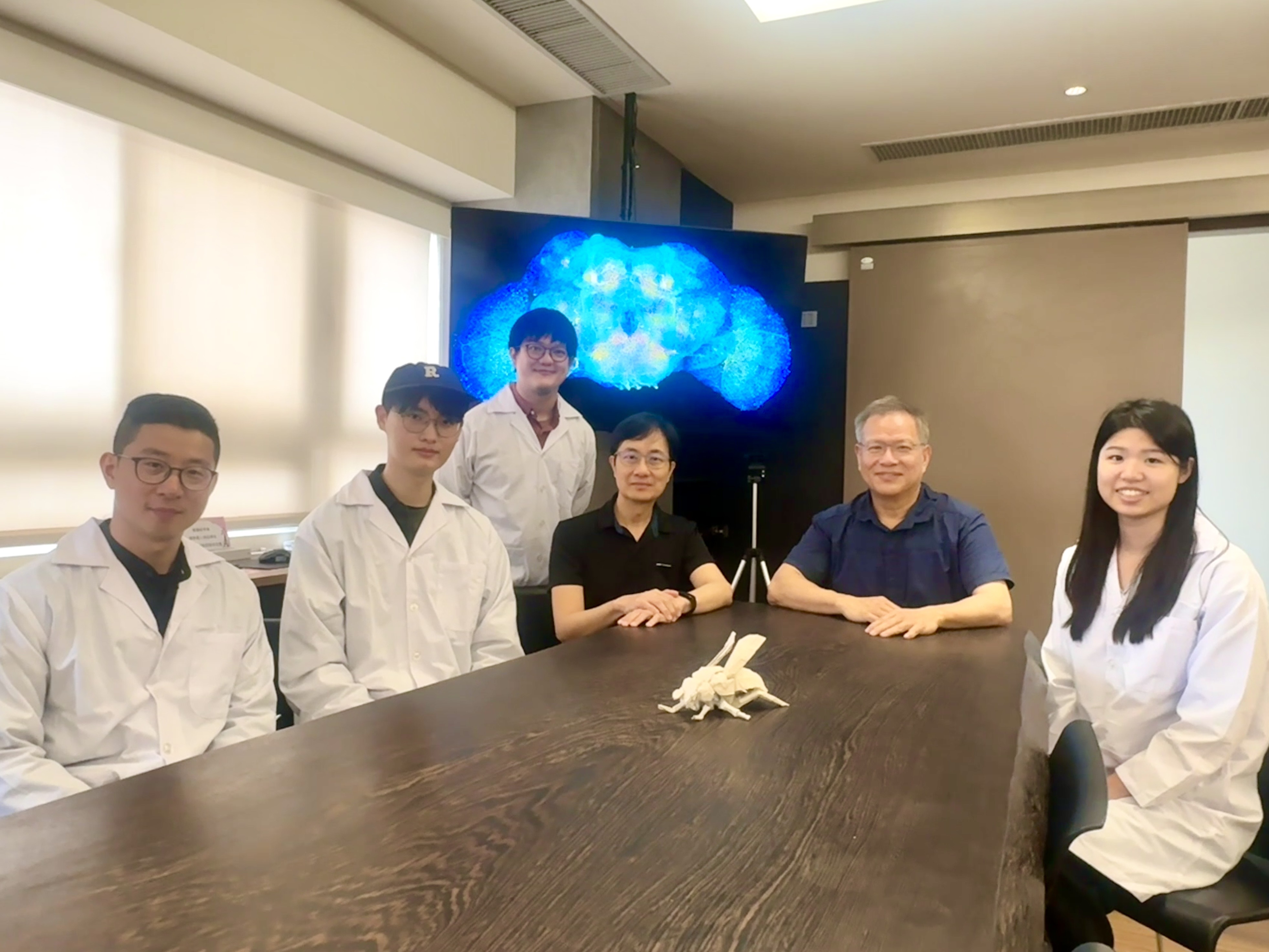 NTHU president W. John Kao (高為元)(right) and Chao-Shiuan Liu (劉兆玄).