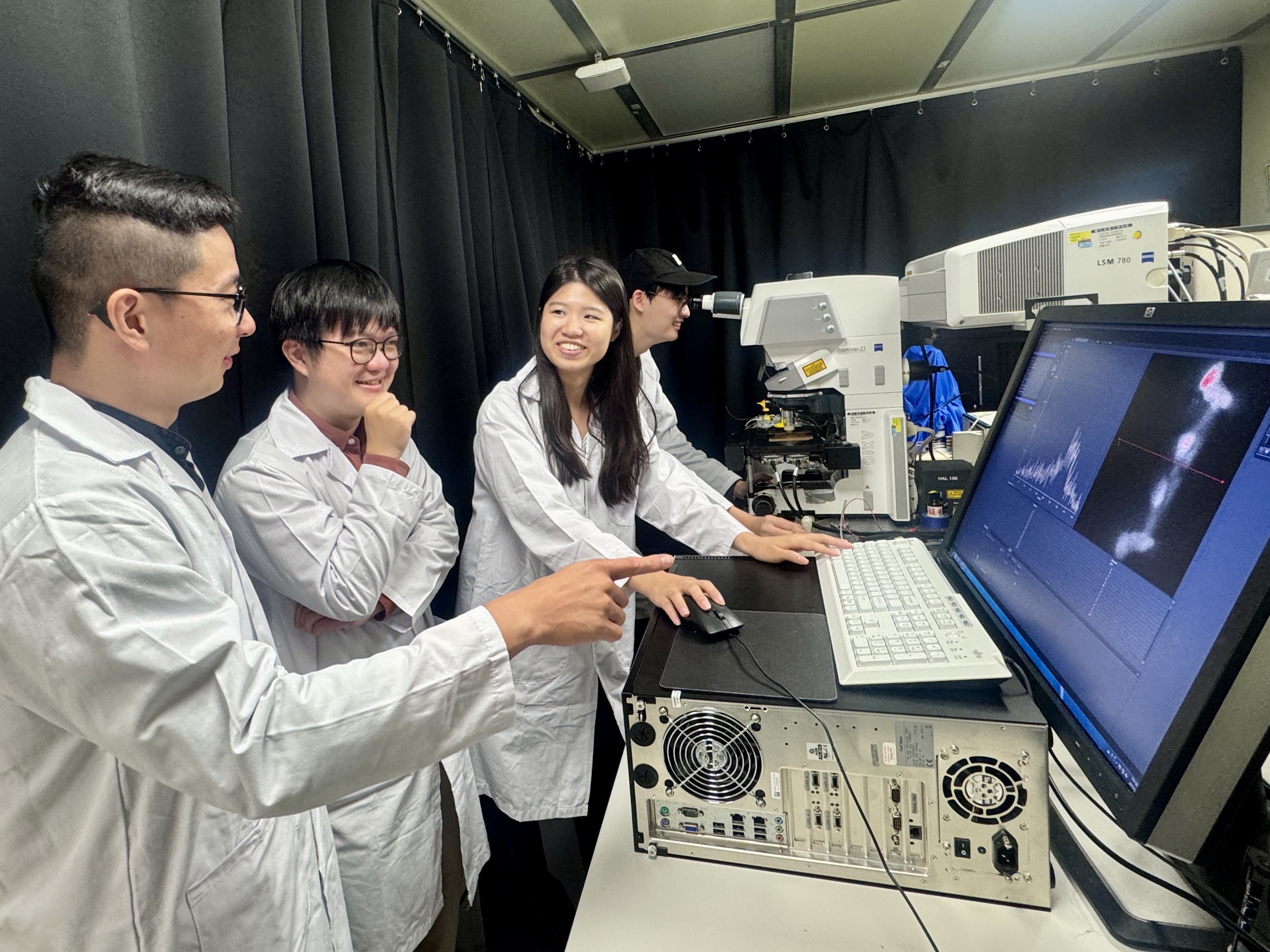 Kung-Yee Liang (梁賡義) addressing the Committee.