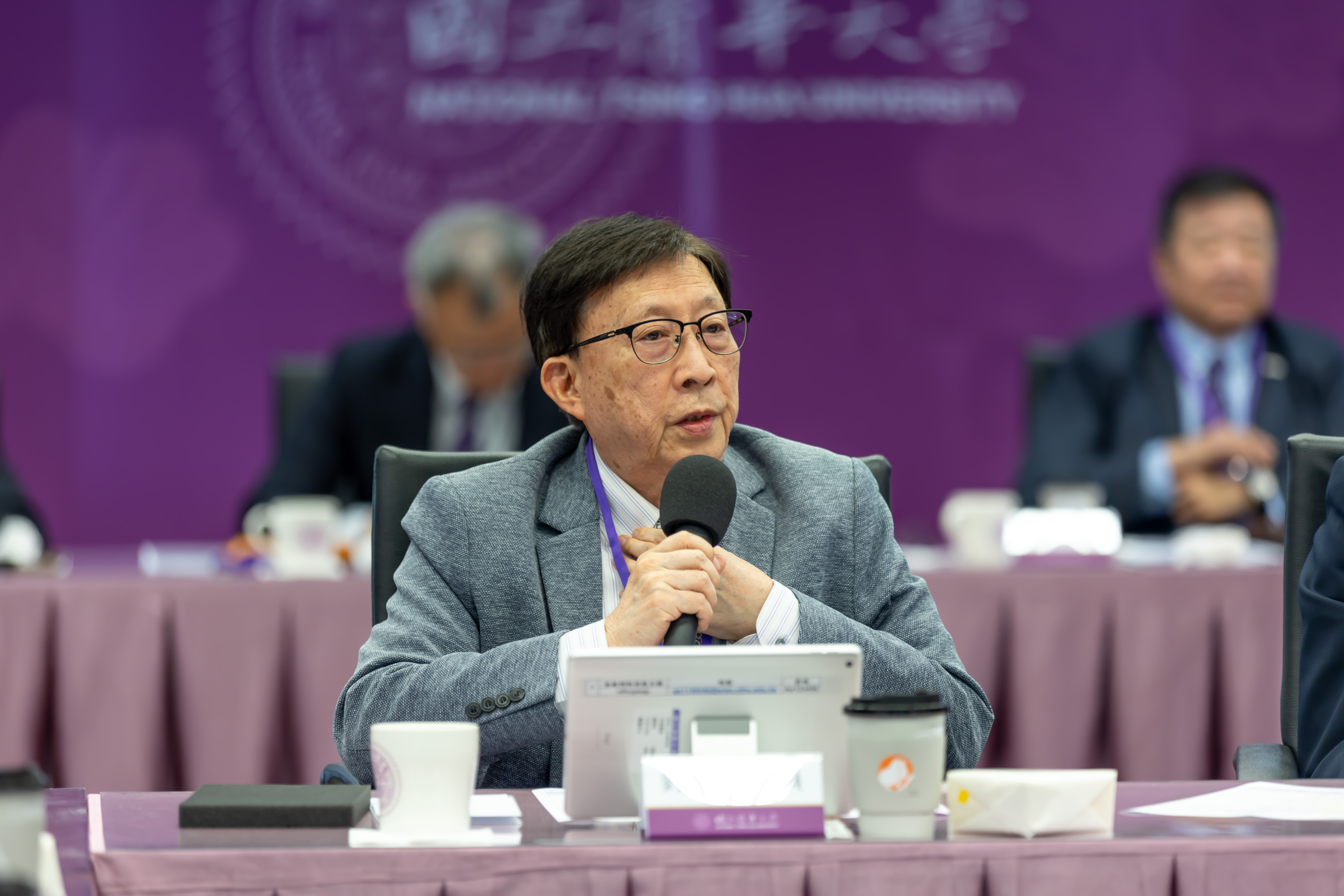 Chao-Shiuan Liu (劉兆玄) addressing the Committee.