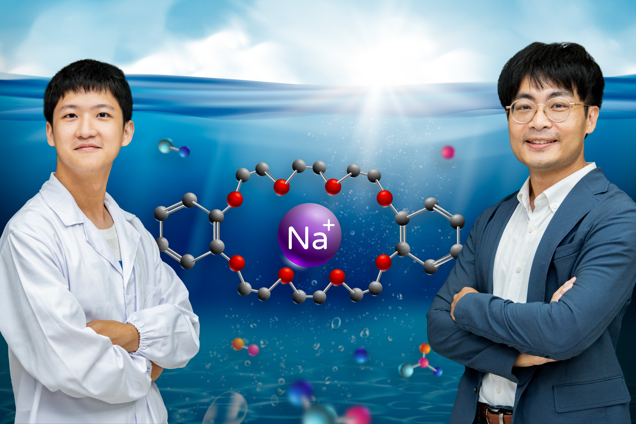 Prof. Ho-Hsiu Chou (周鶴修) (right) and doctoral student Tse-Fu Huang (黃則傅) of NTHU's Department of Chemical Engineering use Crown Ether to capture sodium ions in seawater.