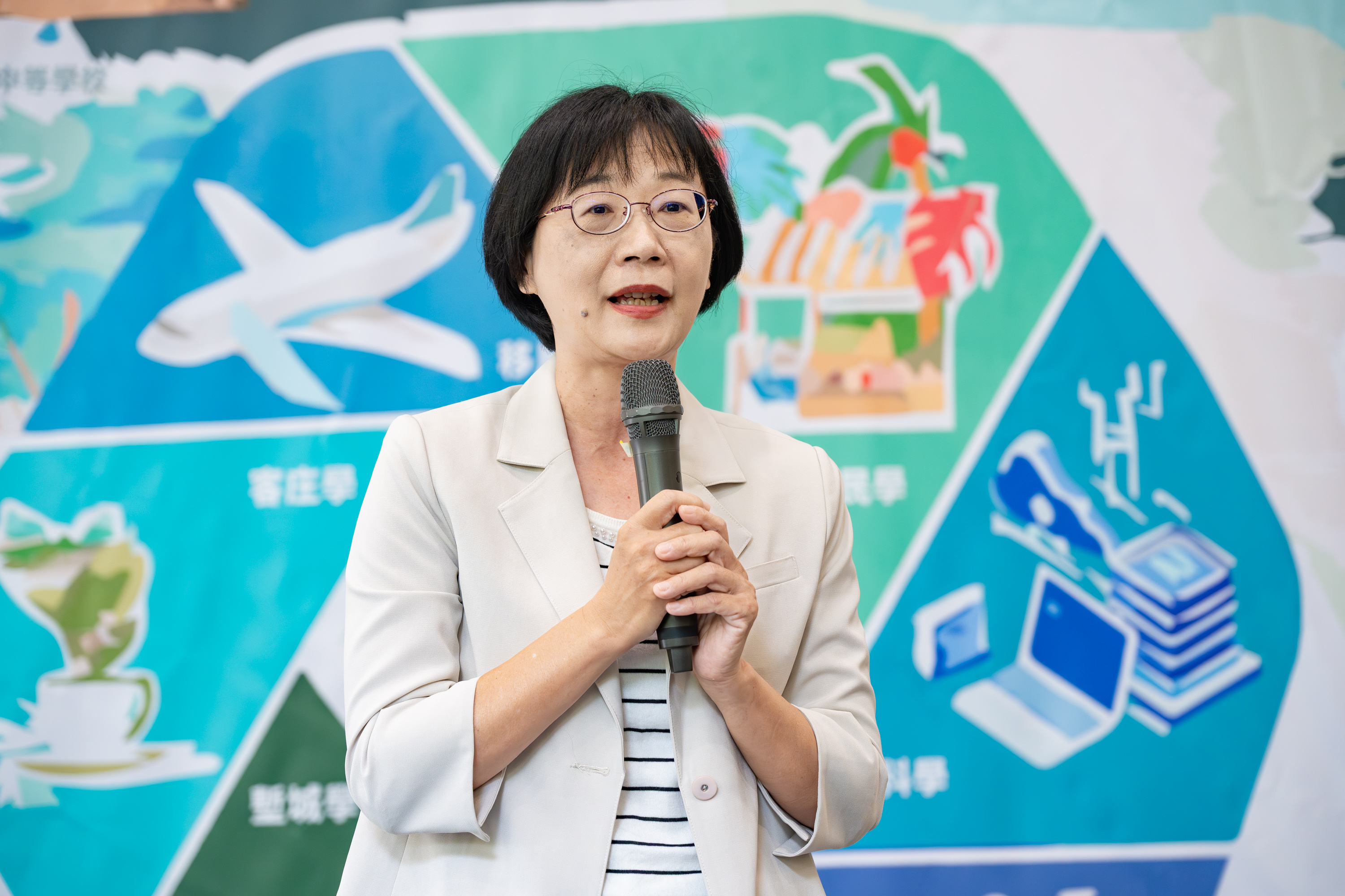 Ying-Chun Wu (吳迎春) addressing the Committee.