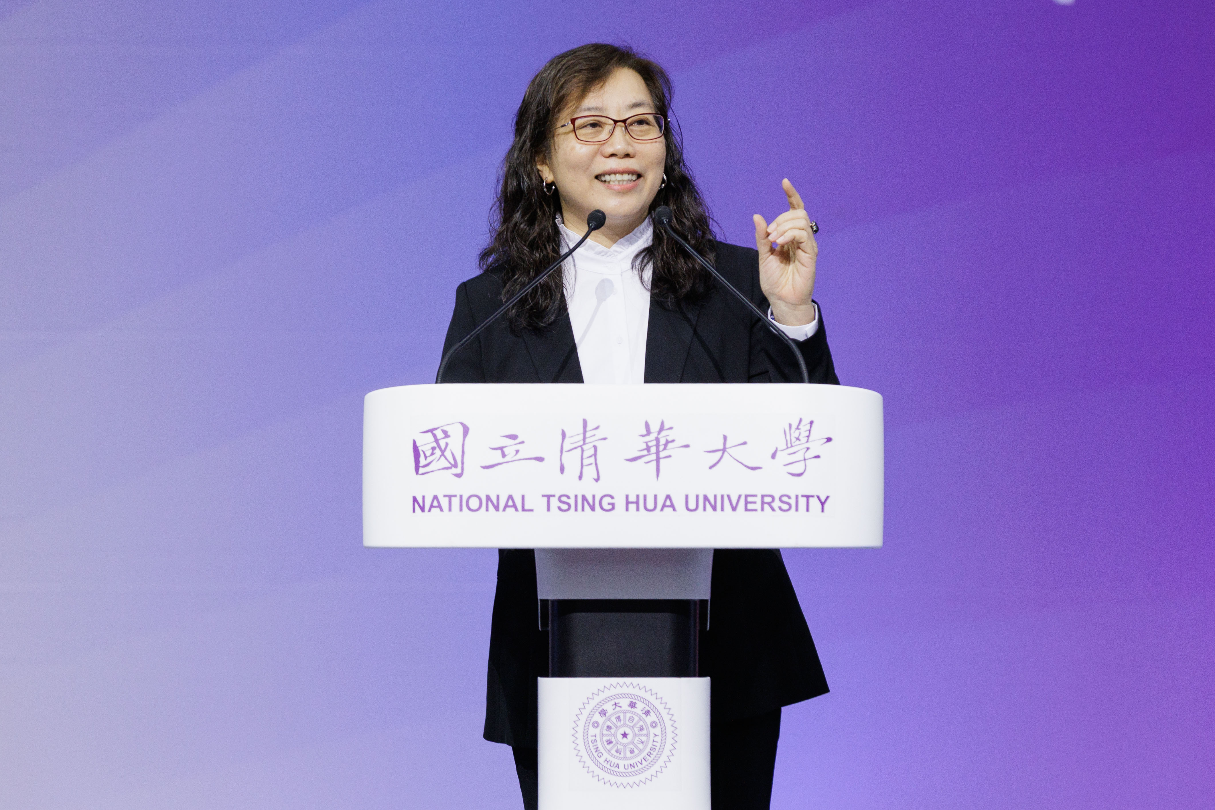 Fong-In Chou（周鳳英） of the NSTDC at NTHU describing the animal experiments that have already been carried out using boroncide.