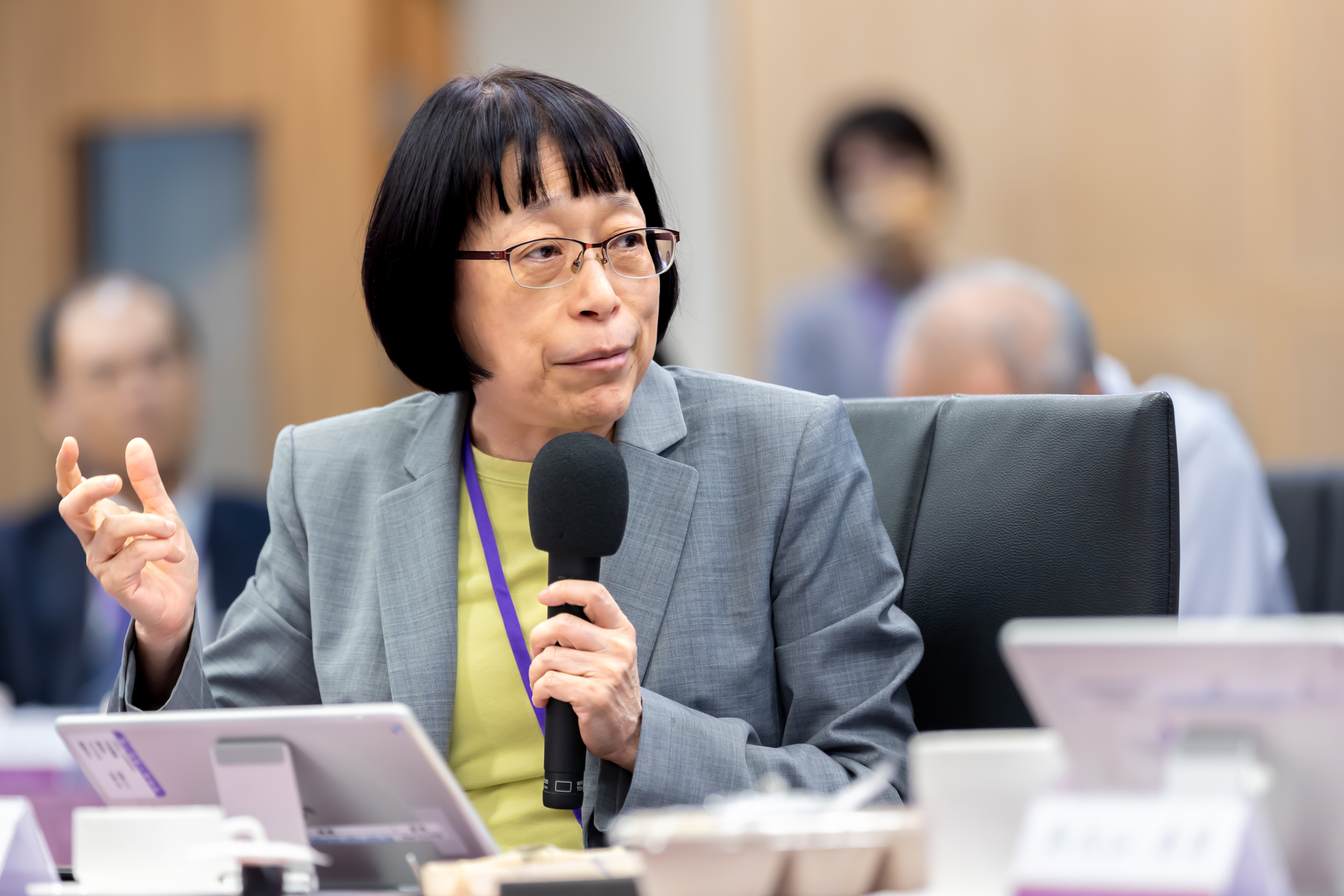 Mei-Yin Zhou (周美吟) addressing the Committee.