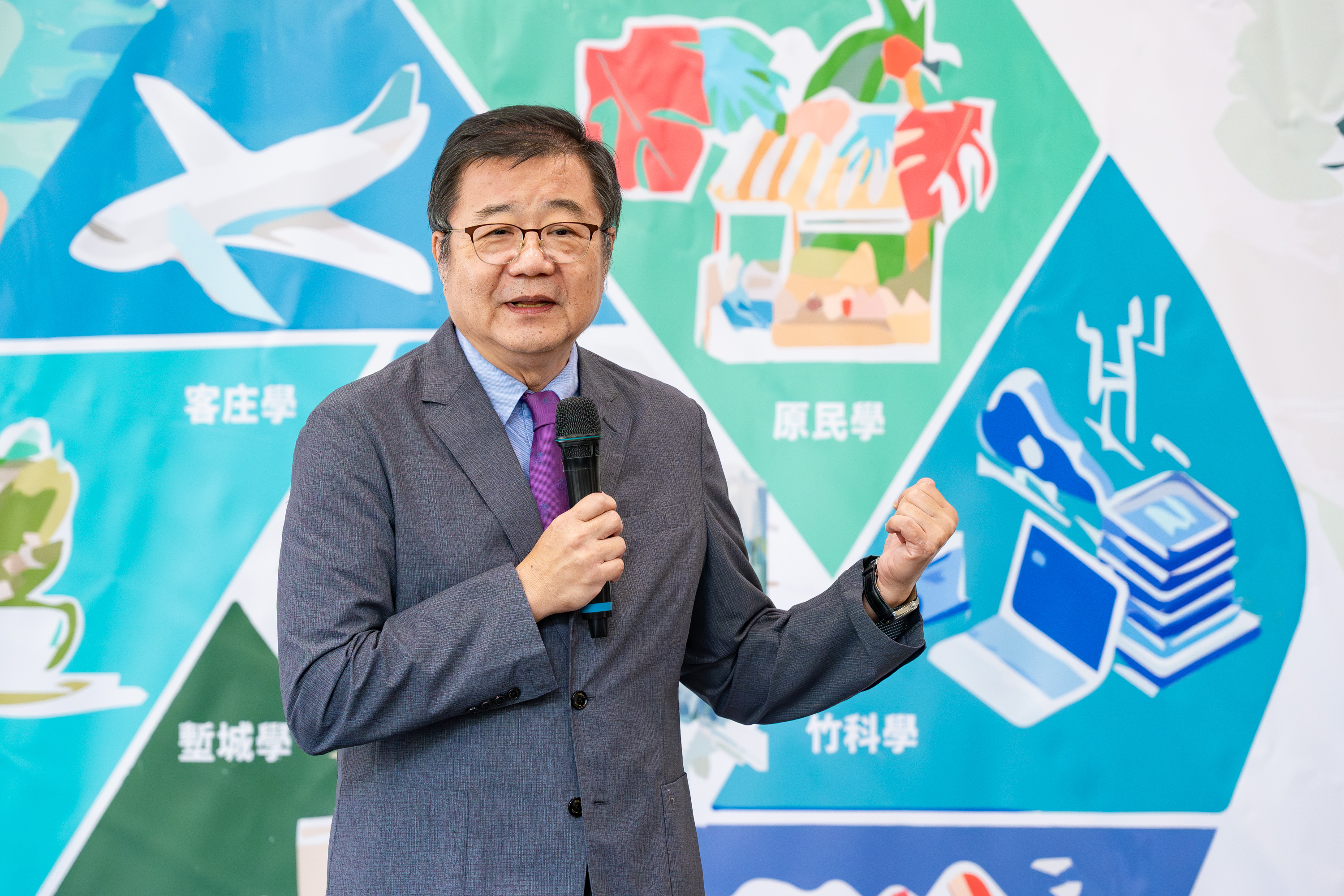 Yu-Shan Wu (吳玉山) addressing the Committee.